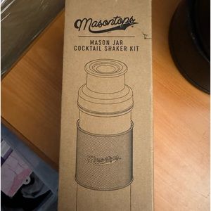 💰 NIB cocktail shaker kit